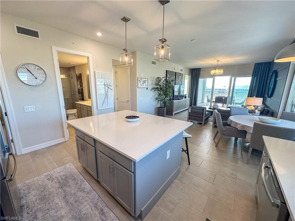 163 Indies DR E 206-4