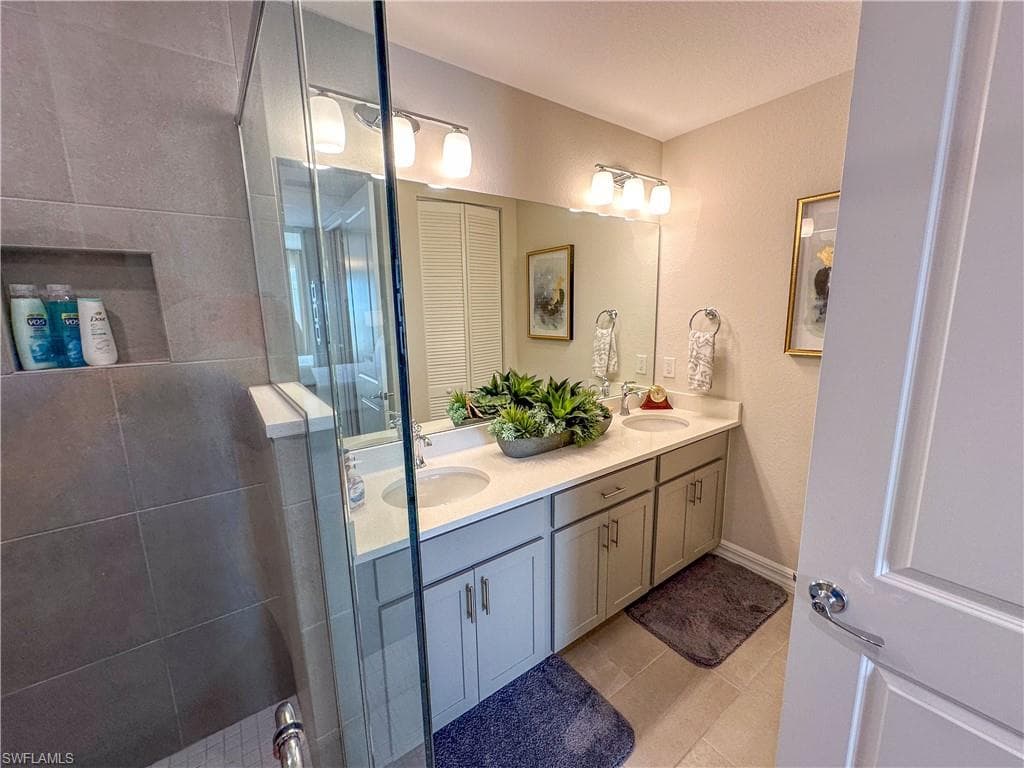 163 Indies DR E 206-25