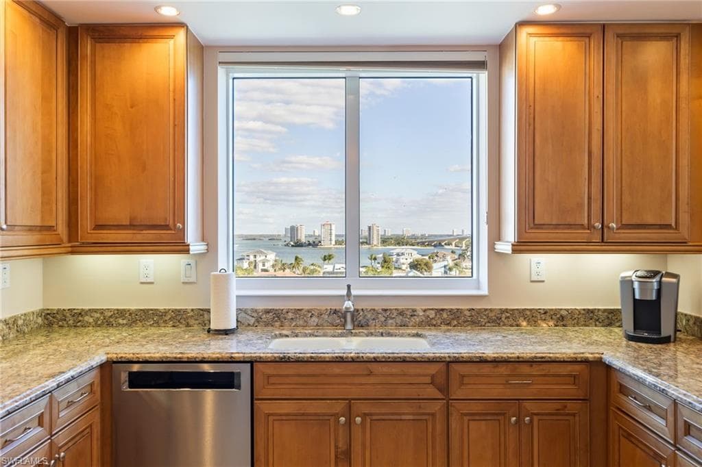 4192 Bay Beach LN 881-16