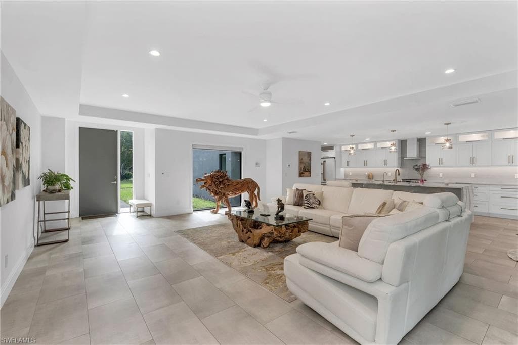 6659 Livingston Woods LN-6