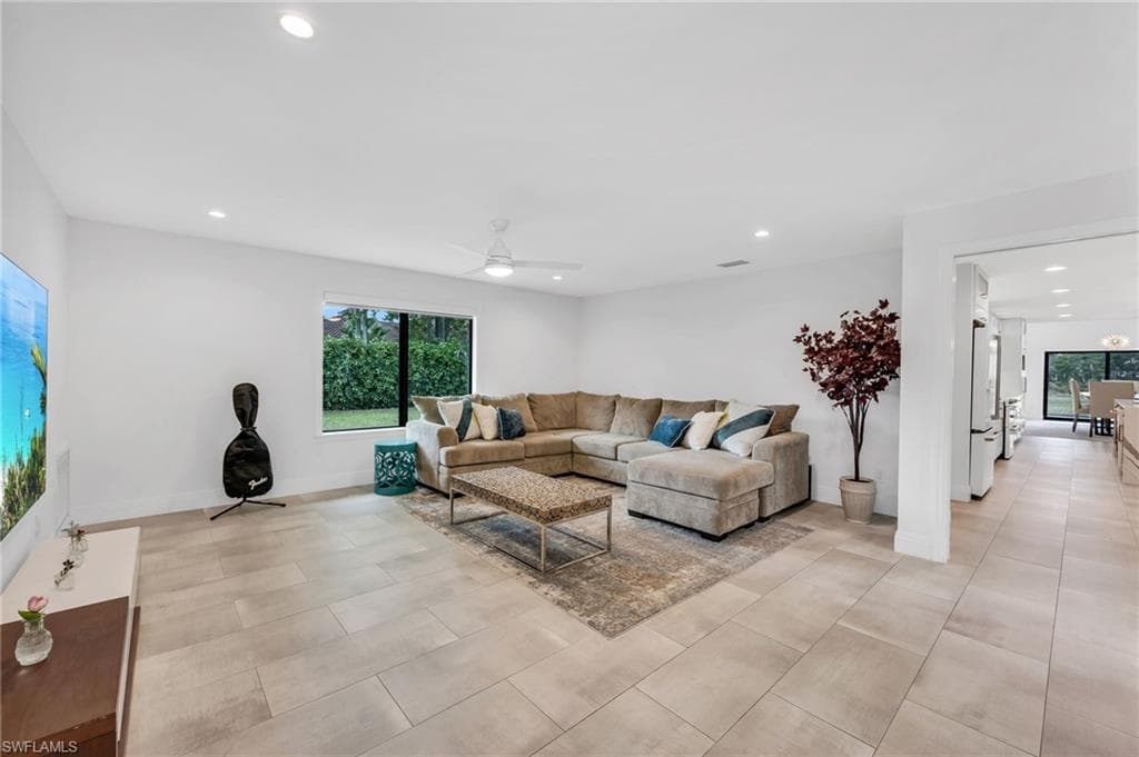 6659 Livingston Woods LN-10