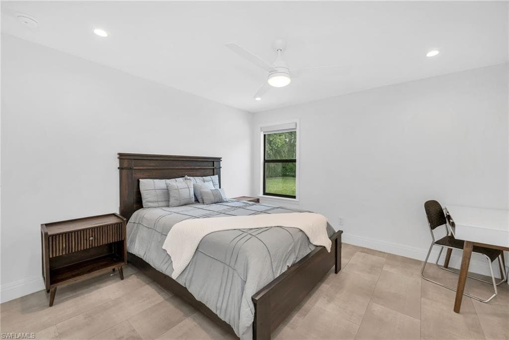 6659 Livingston Woods LN-18