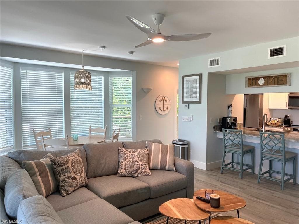 640 Gulf LN 3-21
