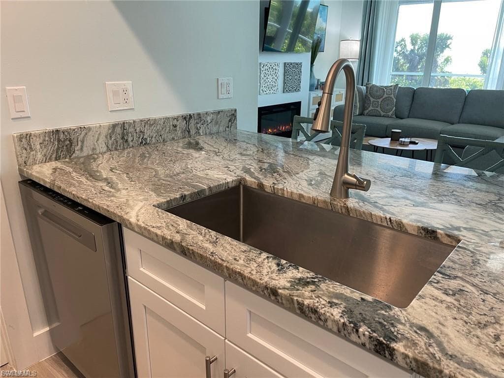 640 Gulf LN 3-28