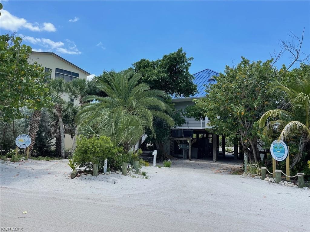 640 Gulf LN 3-45