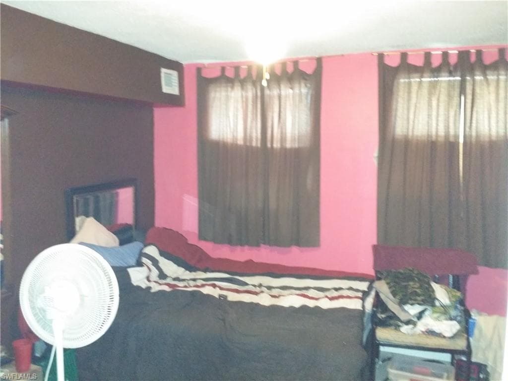 950 Lakeview DR-17