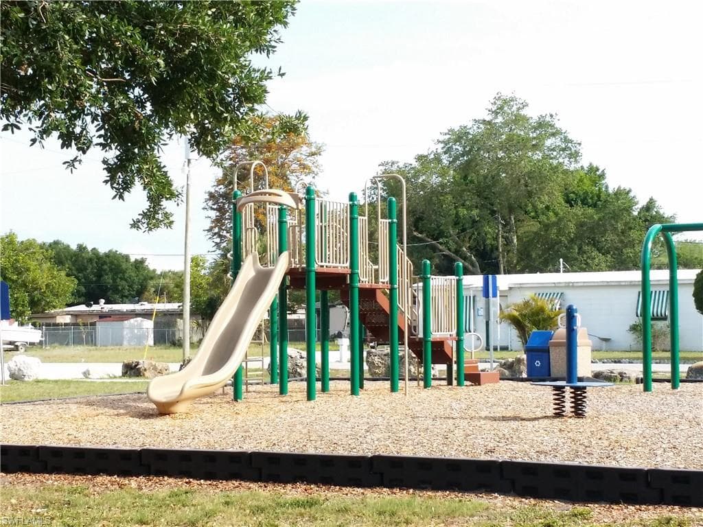 950 Lakeview DR-37