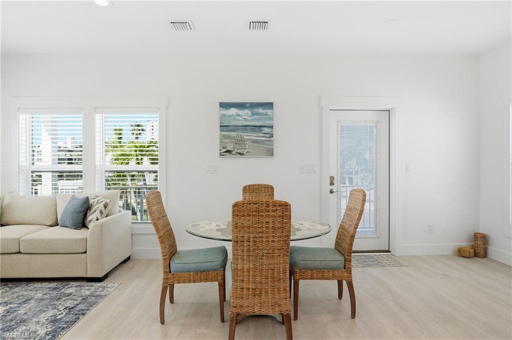 1 Fairview BLVD-12