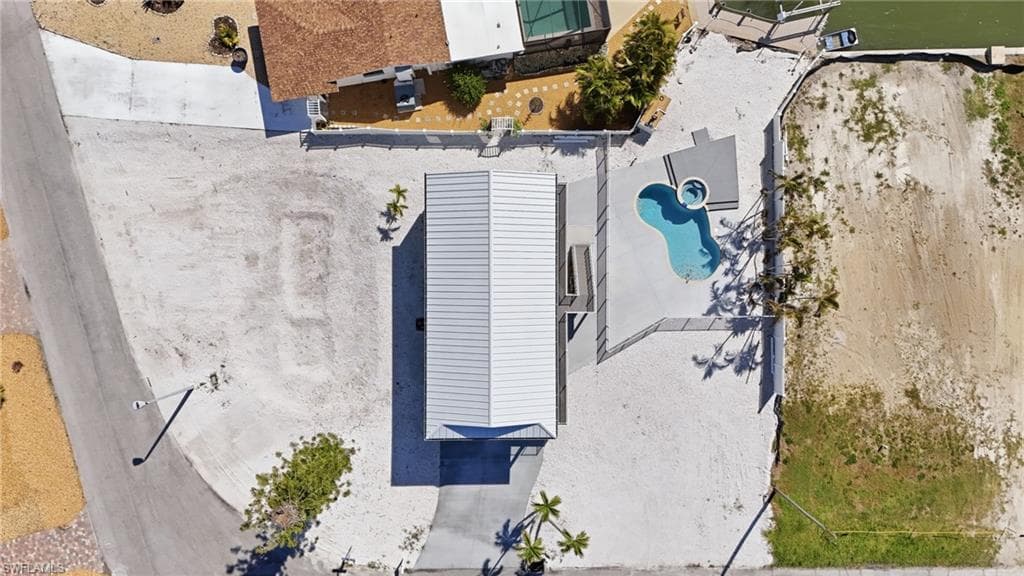 1 Fairview BLVD-31