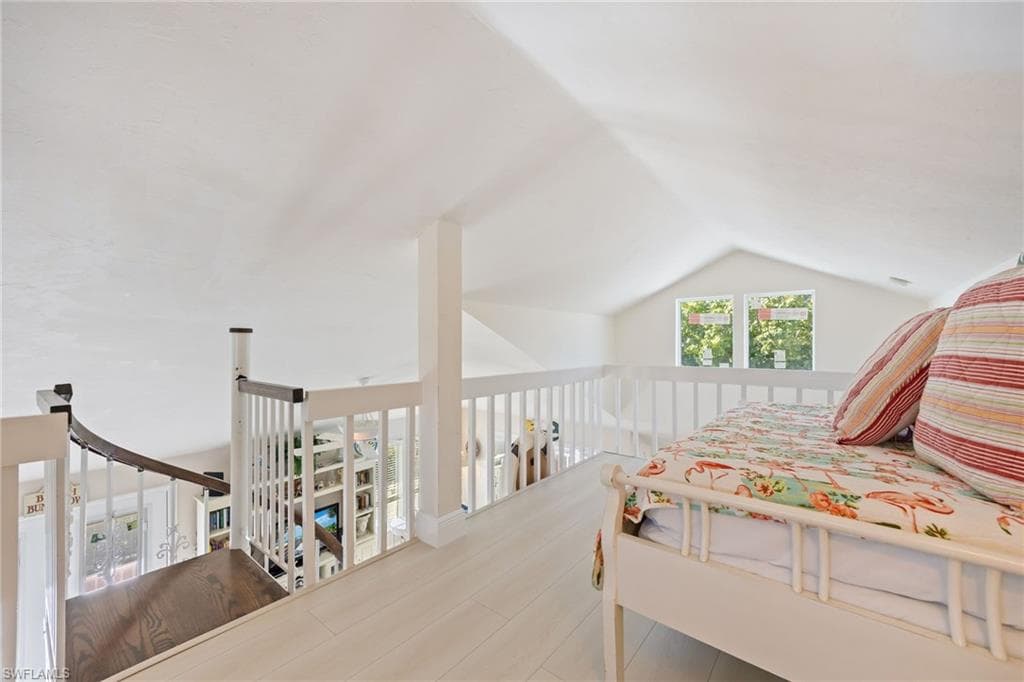 424 Lagoon DR-27