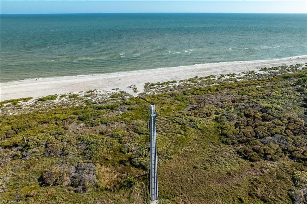 424 Lagoon DR-42