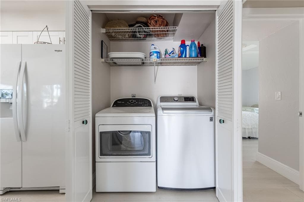 424 Lagoon DR-16