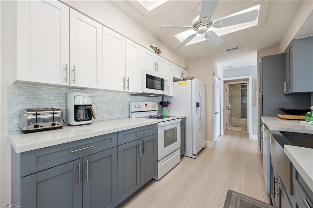 424 Lagoon DR-12