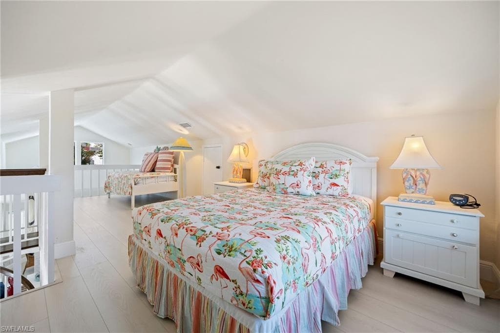 424 Lagoon DR-30