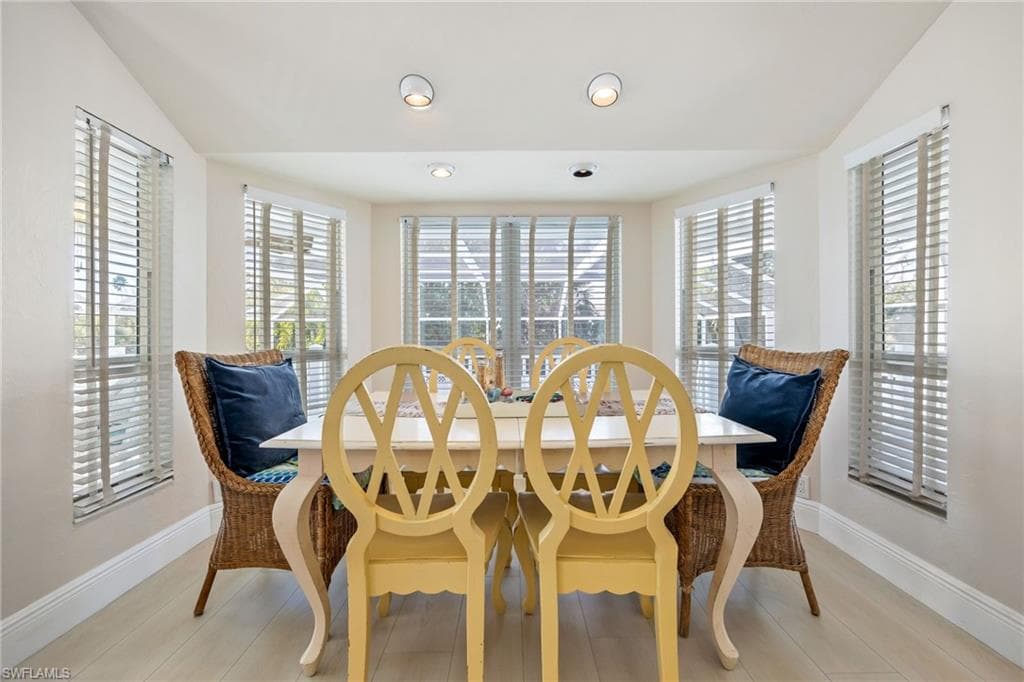 424 Lagoon DR-10