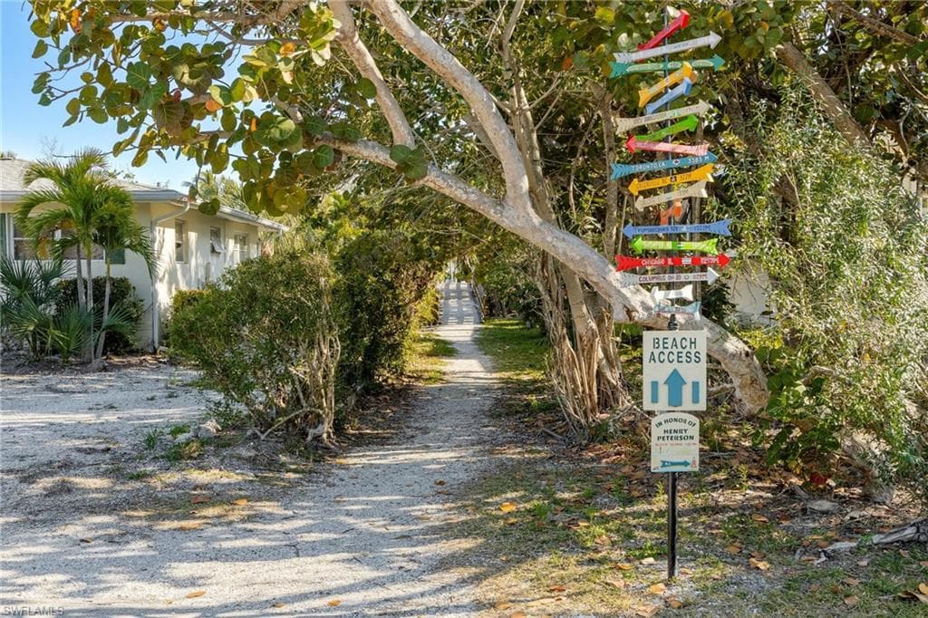 424 Lagoon DR-41