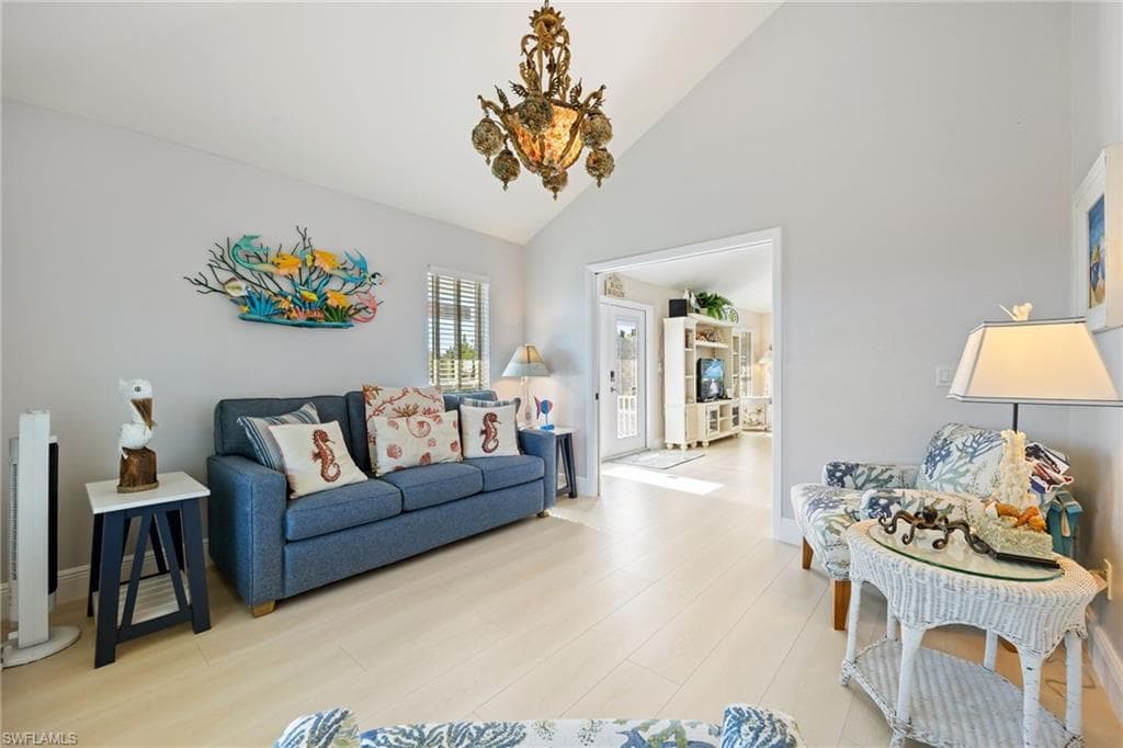 424 Lagoon DR-18