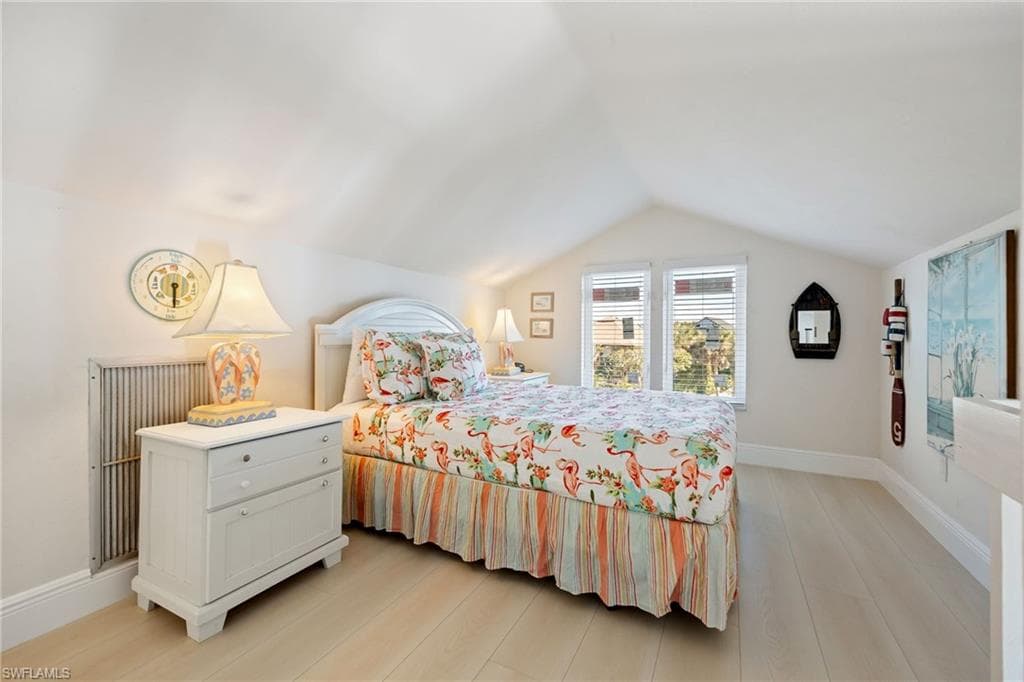 424 Lagoon DR-29