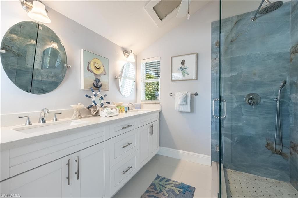 424 Lagoon DR-25