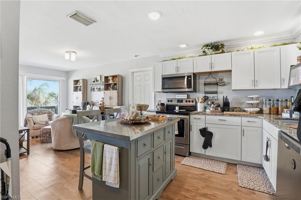 4251 Island CIR 7-12