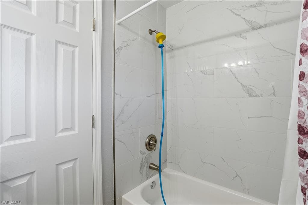 4251 Island CIR 7-22