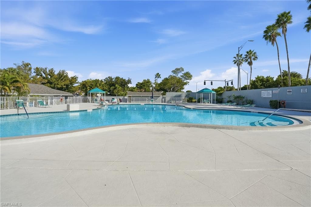 4251 Island CIR 7-8