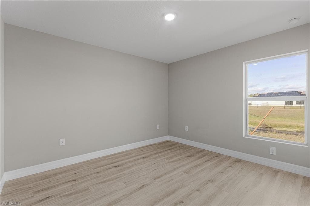 545 Oakshire LN-16