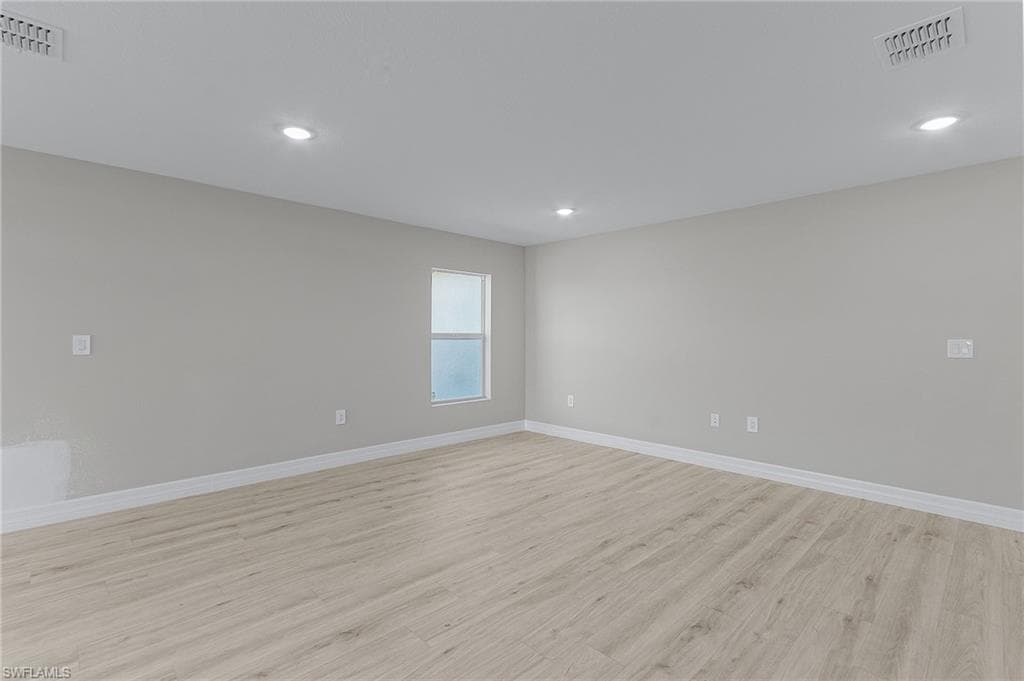 545 Oakshire LN-13