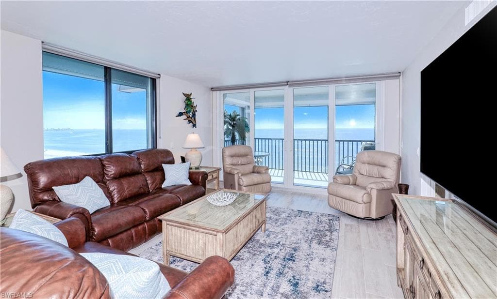 2800 Estero BLVD PH2-11