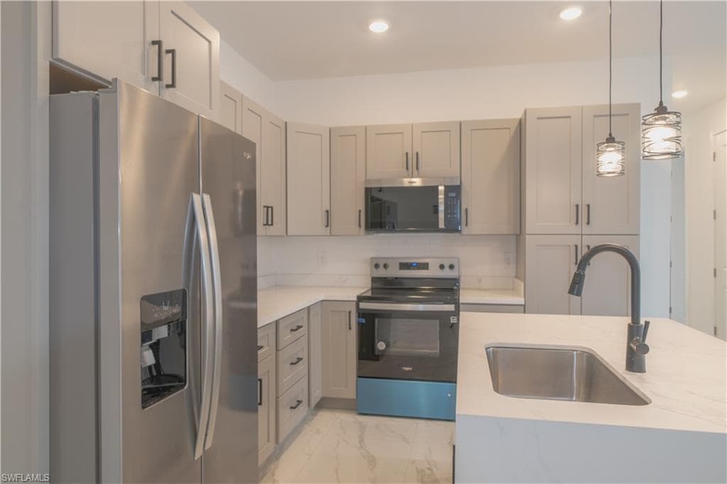 2045 Carver AVE-5