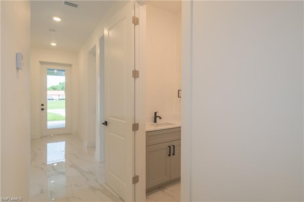 2045 Carver AVE-20