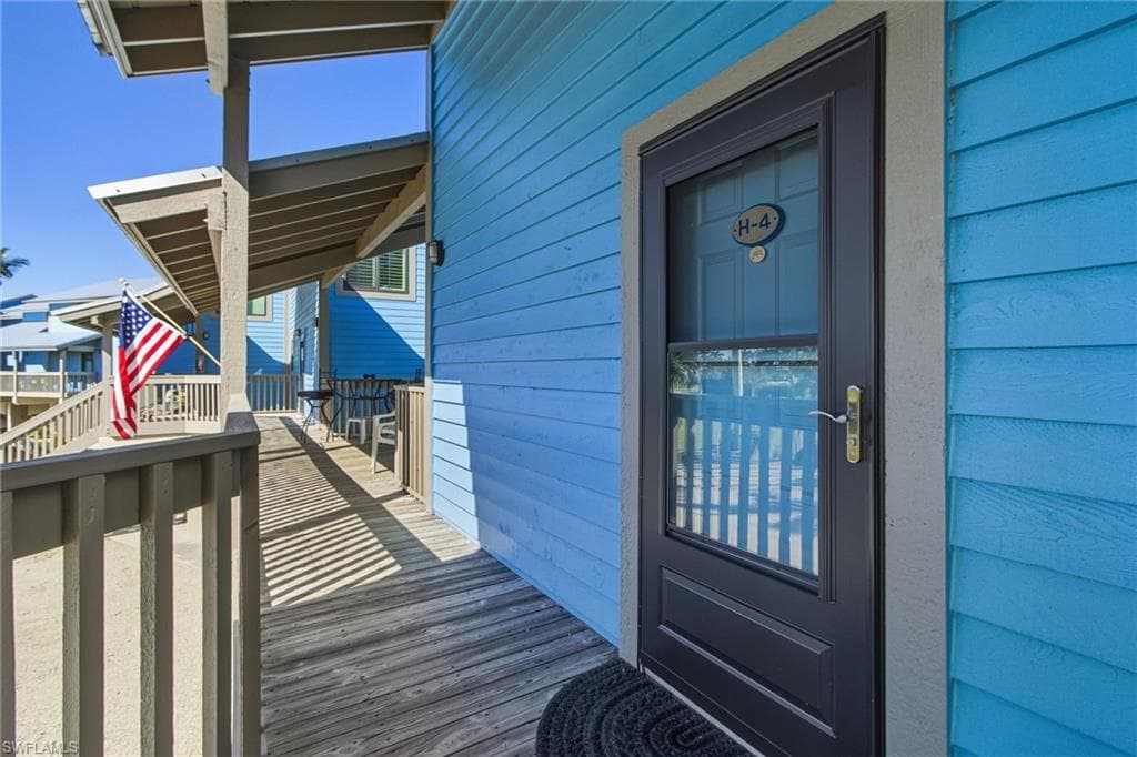 5301 Blue Crab CIR 4-1