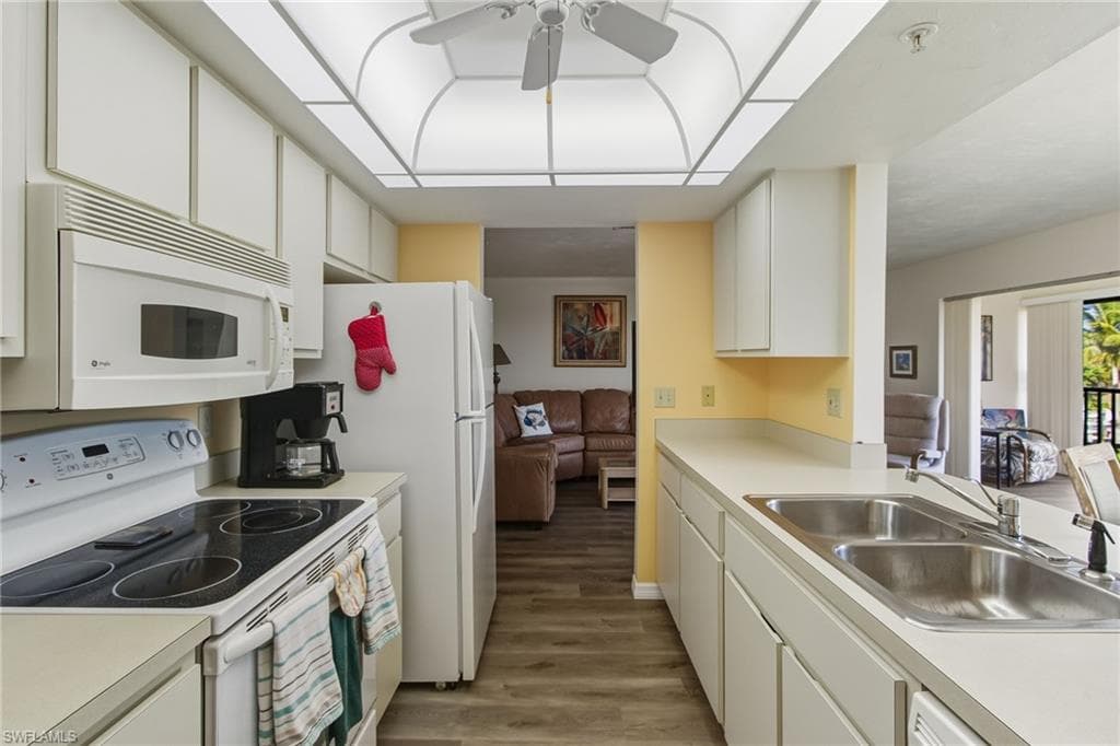 5301 Blue Crab CIR 4-11