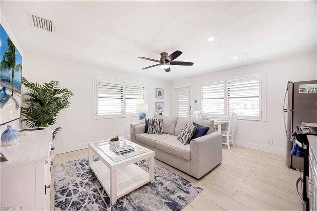 493 Willet AVE-23