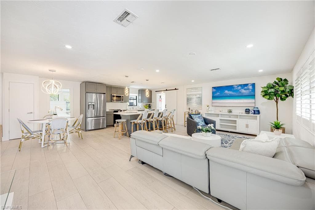 493 Willet AVE-6