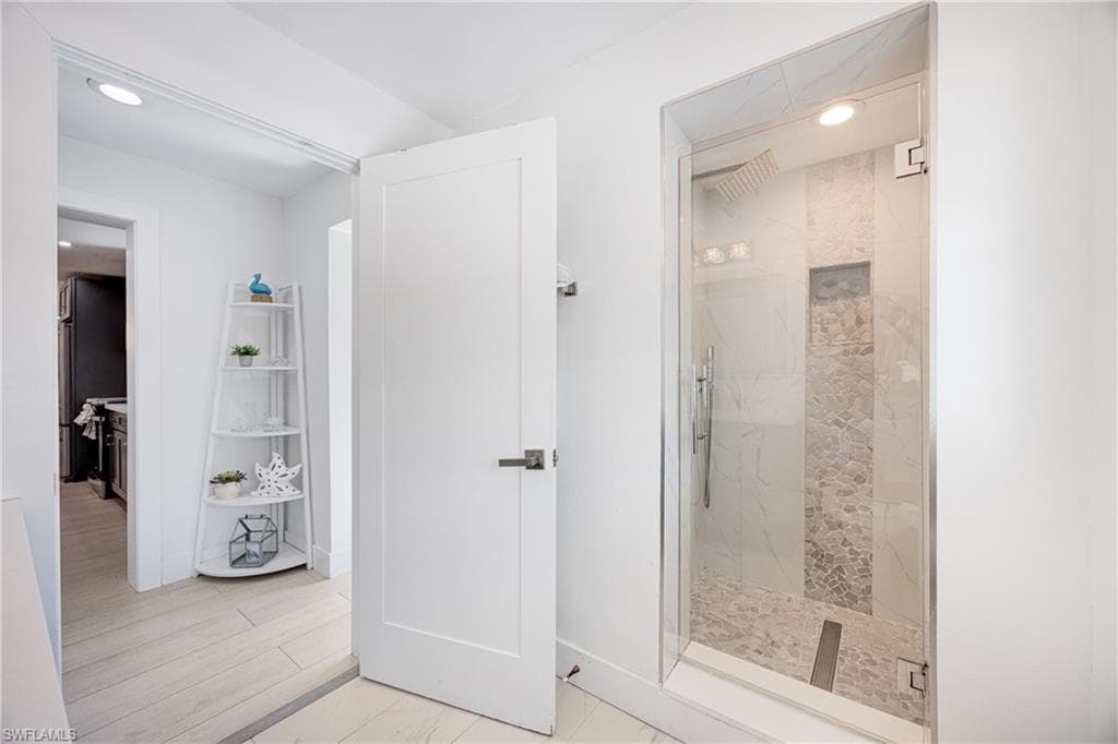 493 Willet AVE-28
