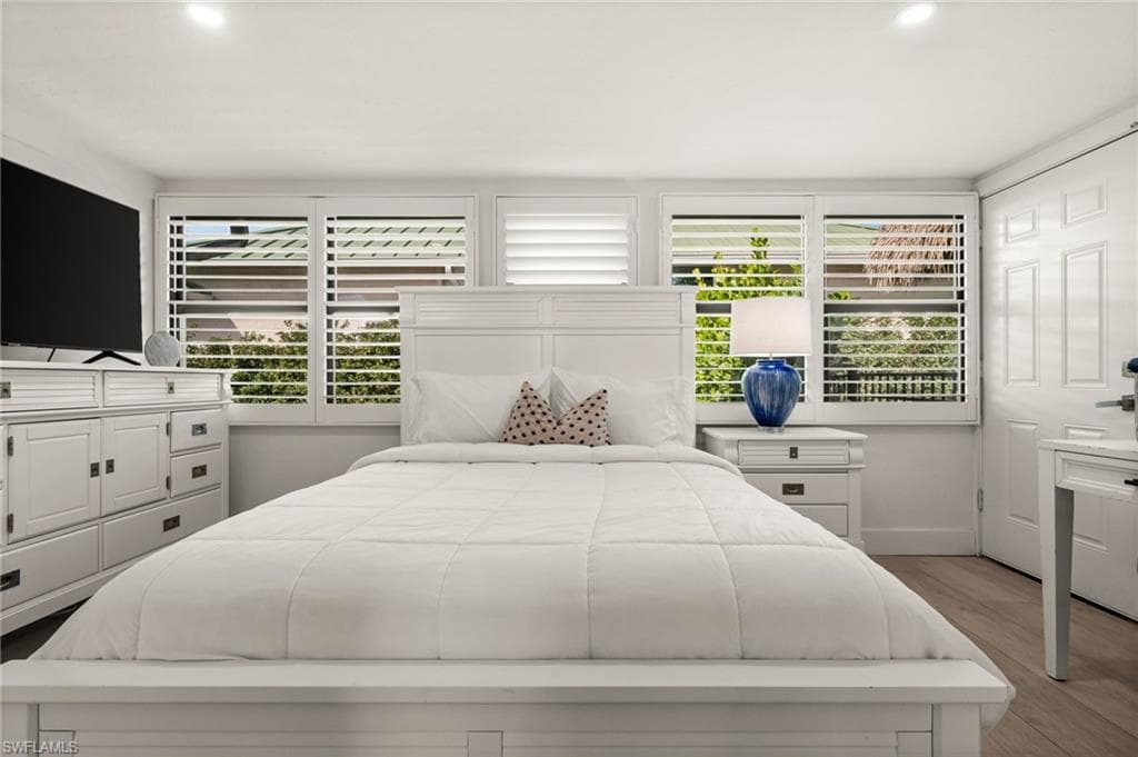 493 Willet AVE-20
