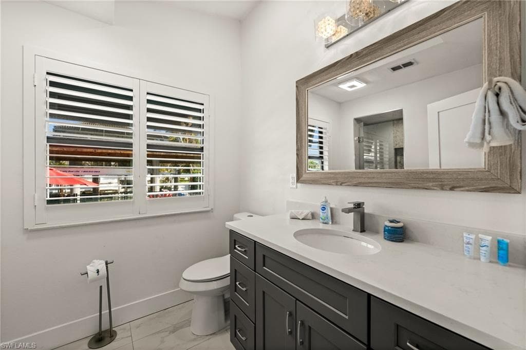 493 Willet AVE-30