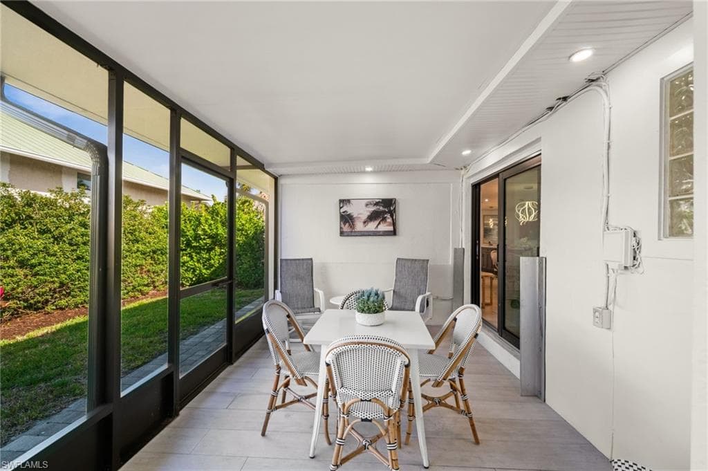 493 Willet AVE-33