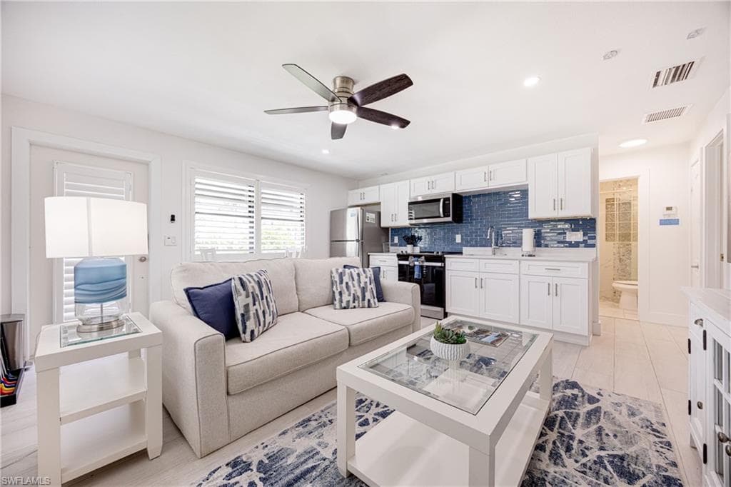 493 Willet AVE-21