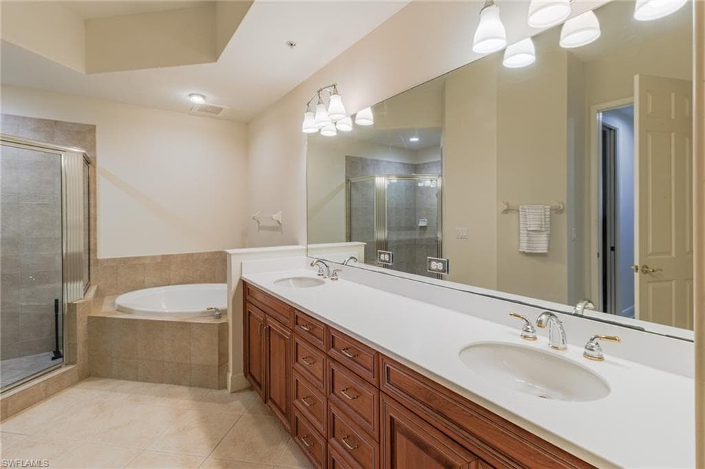 5960 Tarpon Gardens CIR 102-26