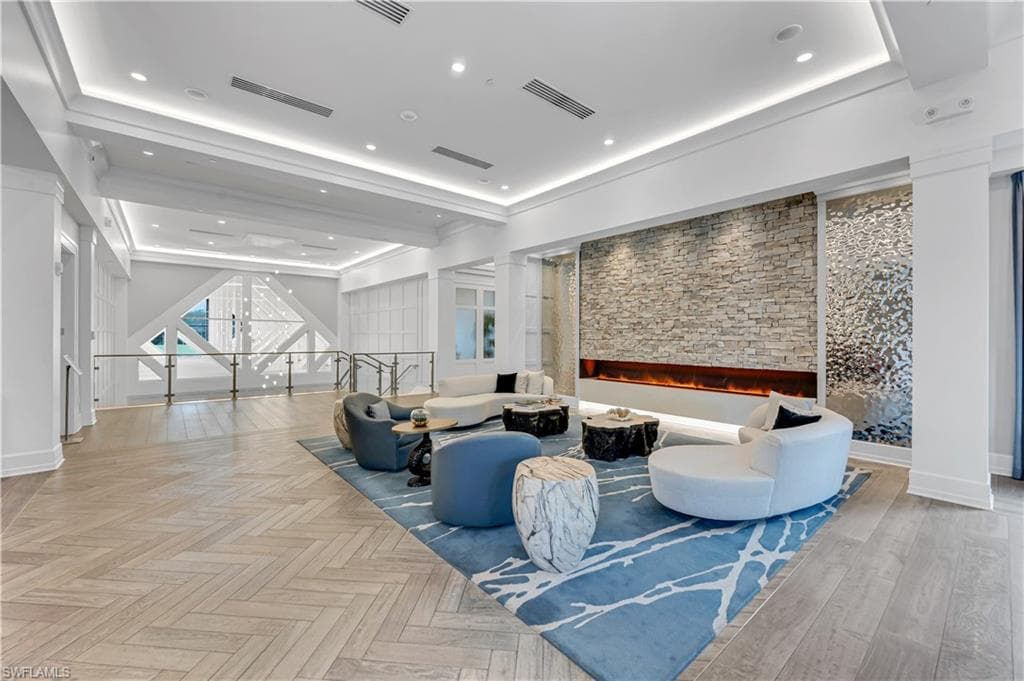 12033 Covent Garden CT 2403-17