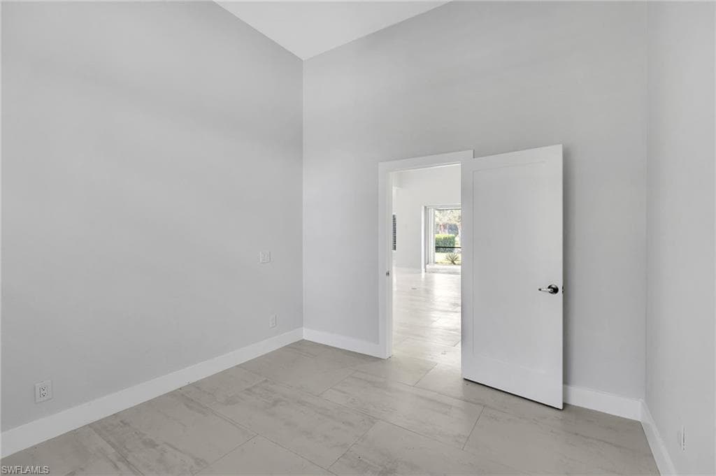 11099 Sea Tropic LN-24