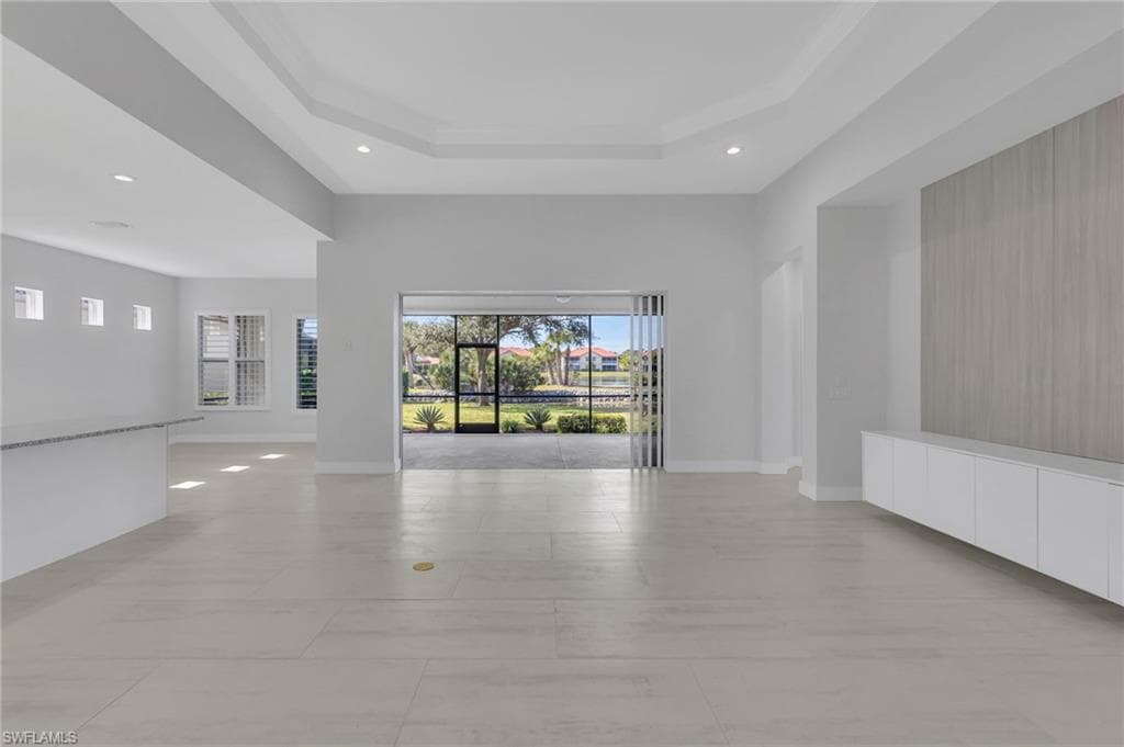 11099 Sea Tropic LN-12