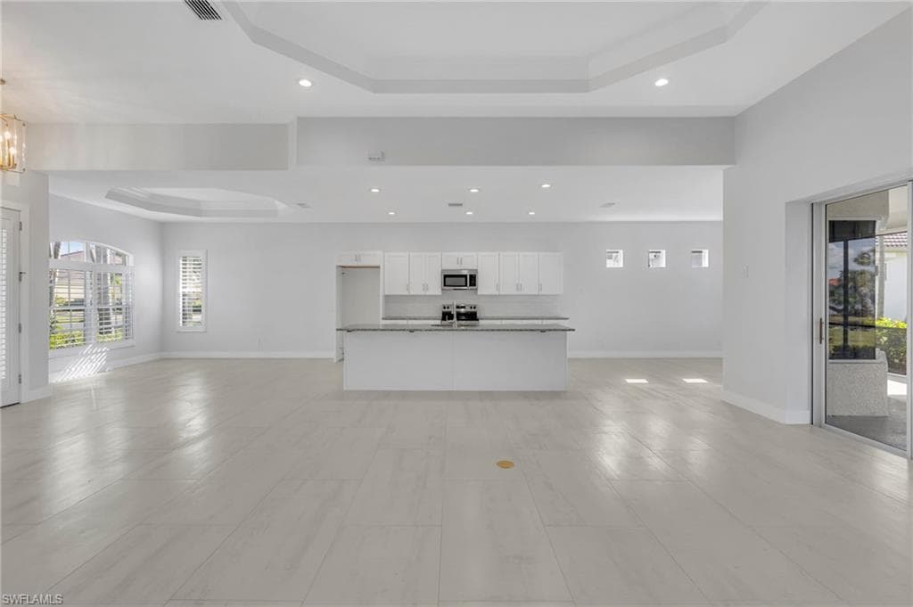11099 Sea Tropic LN-9
