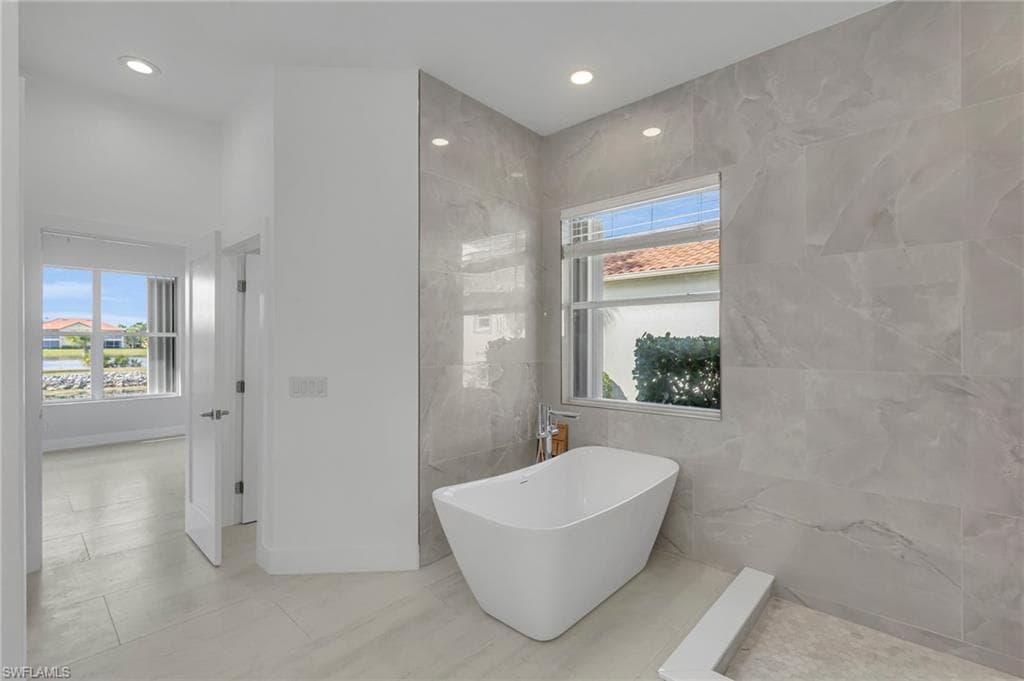 11099 Sea Tropic LN-20