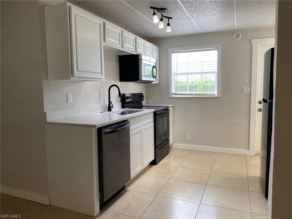 2084 Monroe AVE-6