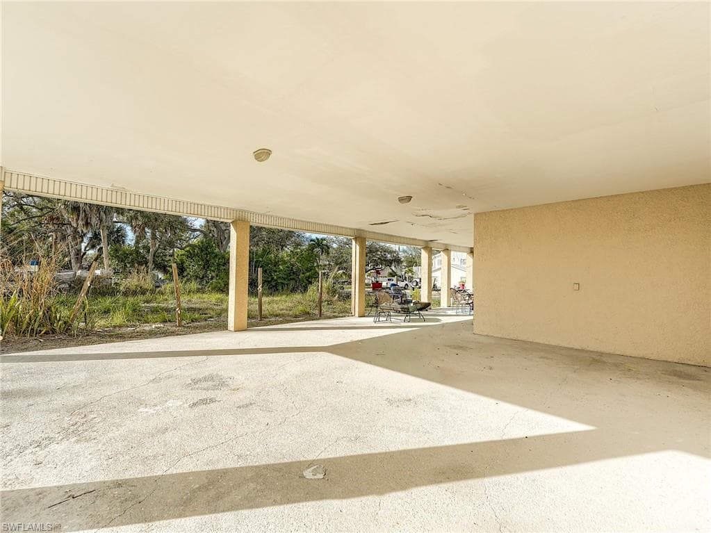 842 South ST-11