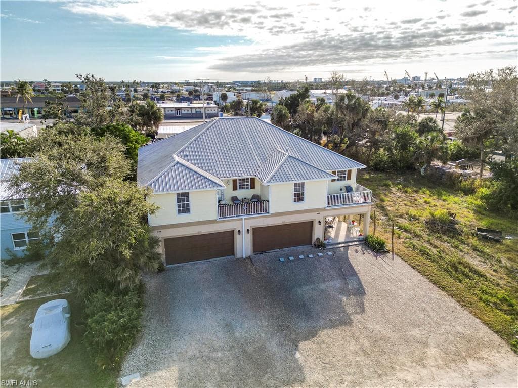 842 South ST-4