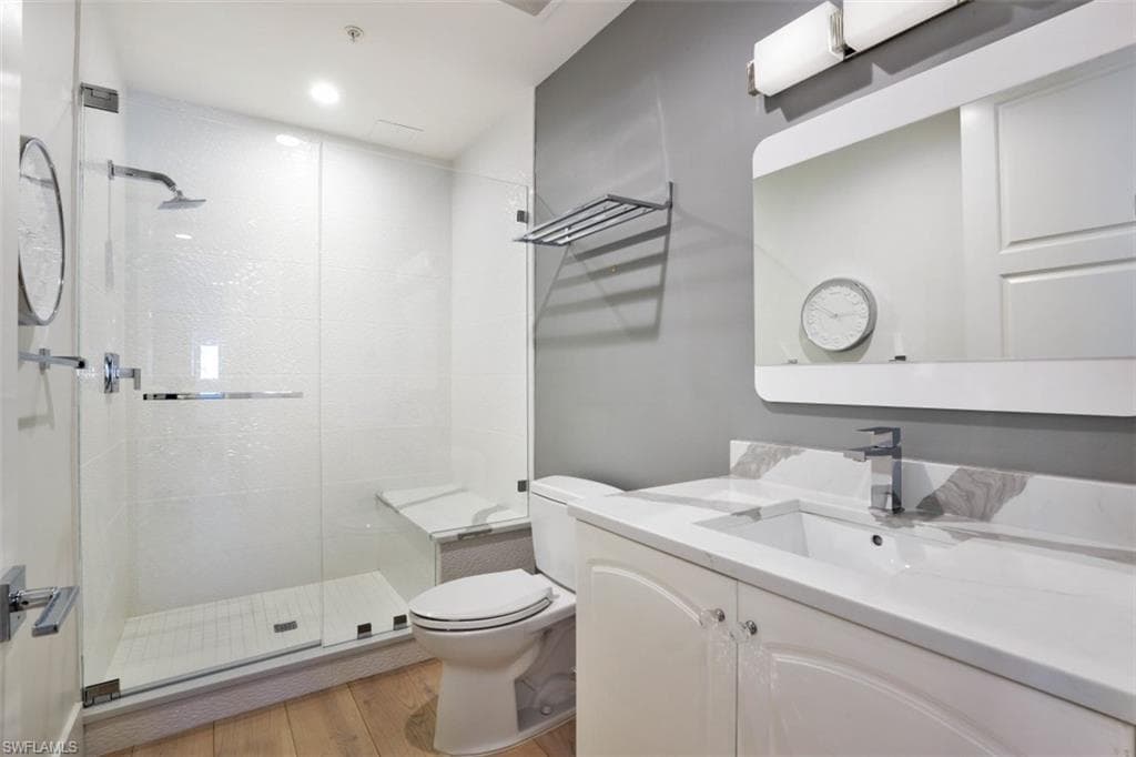900 5th AVE S 303-10